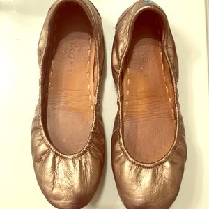 Times, bronze size 8.